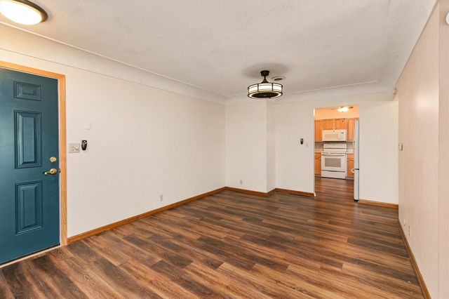 4225 Grand Avenue 9, Des Moines, IA 50312