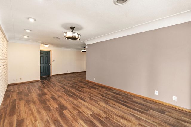 4225 Grand Avenue 9, Des Moines, IA 50312