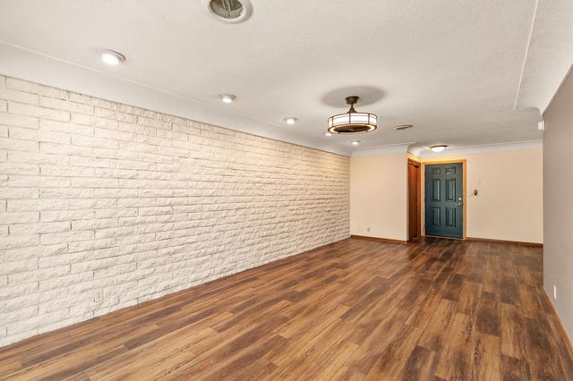 4225 Grand Avenue 9, Des Moines, IA 50312