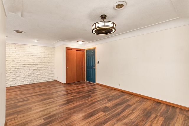 4225 Grand Avenue 9, Des Moines, IA 50312