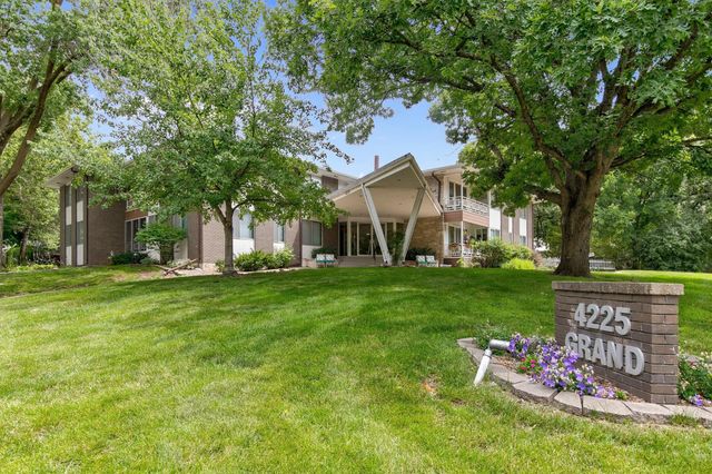 4225 Grand Avenue 9, Des Moines, IA 50312