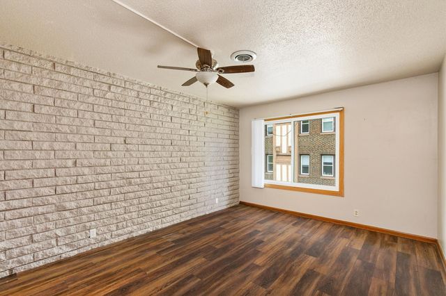 4225 Grand Avenue 9, Des Moines, IA 50312