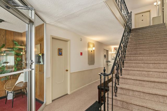 4225 Grand Avenue 9, Des Moines, IA 50312