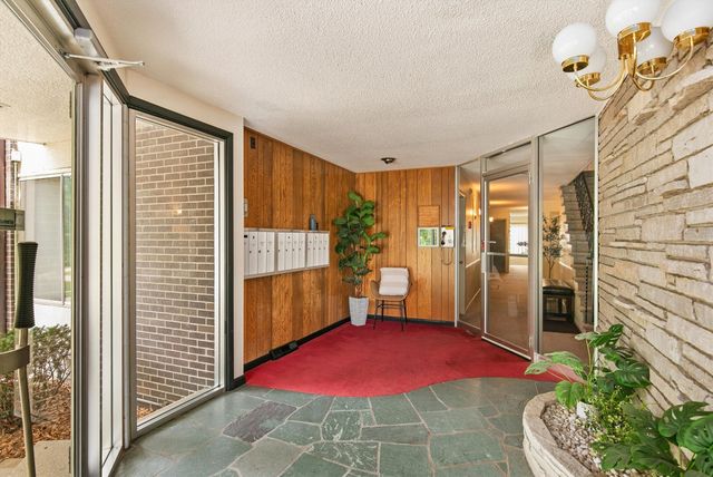 4225 Grand Avenue 9, Des Moines, IA 50312