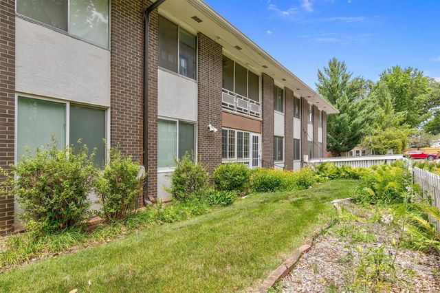 4225 Grand Avenue 9, Des Moines, IA 50312