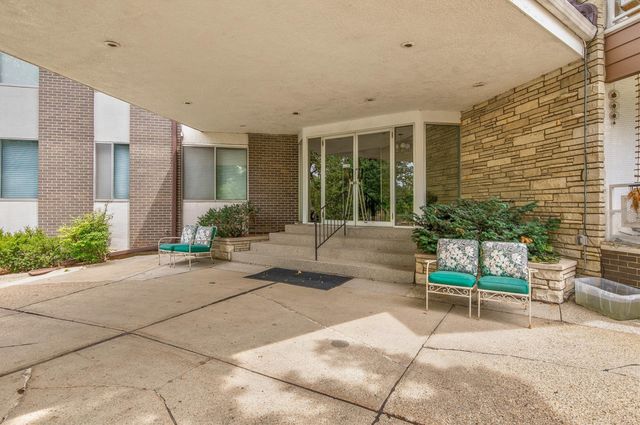 4225 Grand Avenue 9, Des Moines, IA 50312