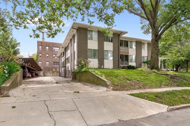 4225 Grand Avenue 9, Des Moines, IA 50312