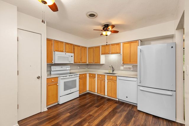 4225 Grand Avenue 9, Des Moines, IA 50312
