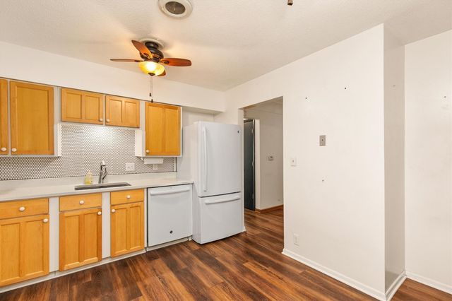 4225 Grand Avenue 9, Des Moines, IA 50312