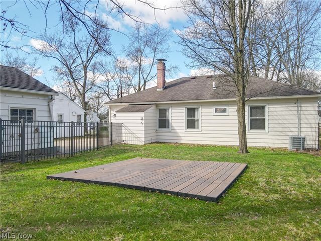 270 North Street, Chagrin Falls, OH 44022