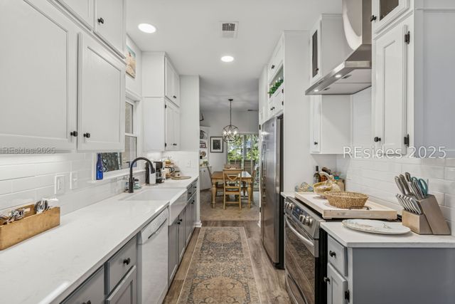 32 Wax Myrtle Ct, Hilton Head Island, SC 29926