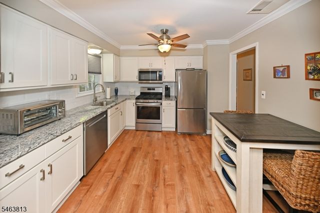 54 Walton Ave, Oakland Boro, NJ 07436