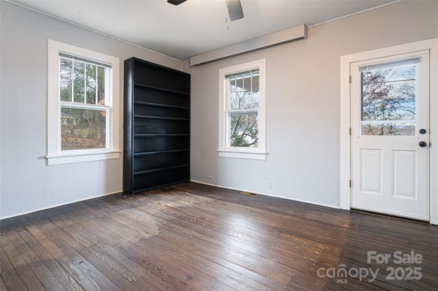 40 Jonestown Road, Asheville, NC 28804