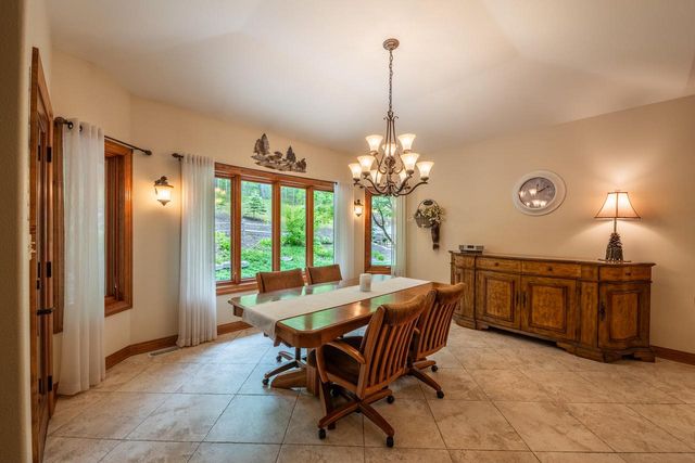 260 Glacial DRIVE, Slinger, WI 53086