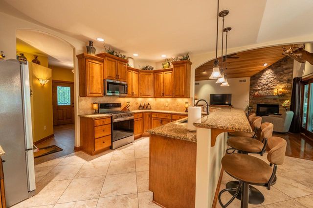 260 Glacial DRIVE, Slinger, WI 53086