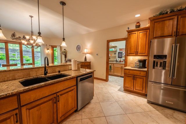 260 Glacial DRIVE, Slinger, WI 53086