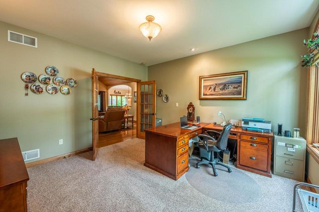 260 Glacial DRIVE, Slinger, WI 53086