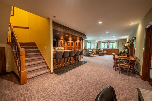 260 Glacial DRIVE, Slinger, WI 53086