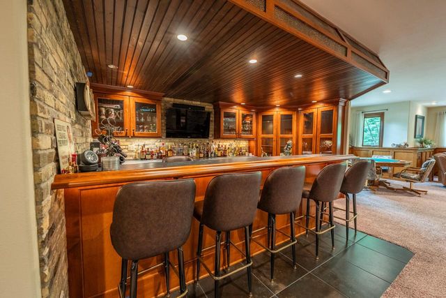 260 Glacial DRIVE, Slinger, WI 53086