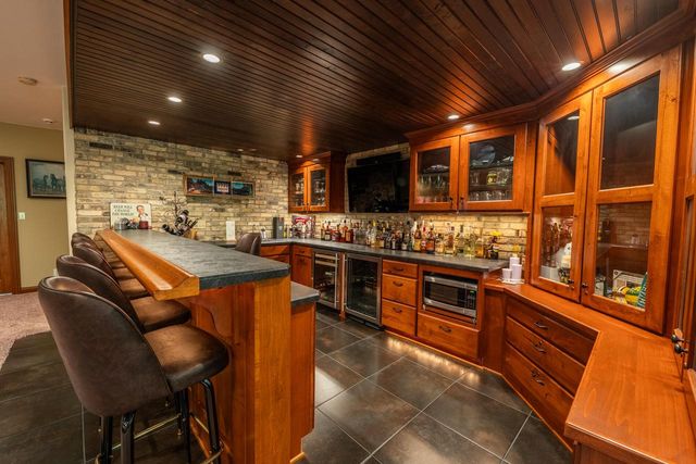 260 Glacial DRIVE, Slinger, WI 53086