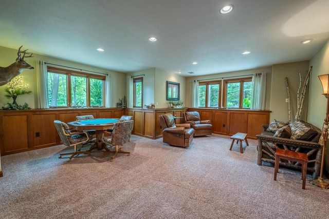 260 Glacial DRIVE, Slinger, WI 53086