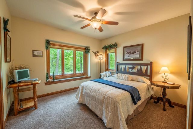 260 Glacial DRIVE, Slinger, WI 53086