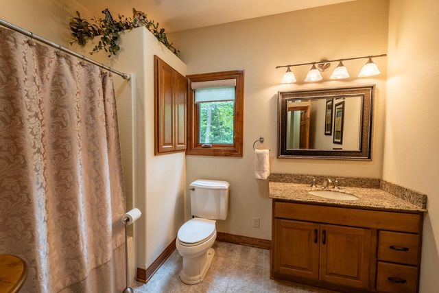 260 Glacial DRIVE, Slinger, WI 53086