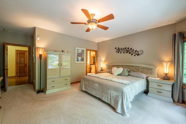 260 Glacial DRIVE, Slinger, WI 53086