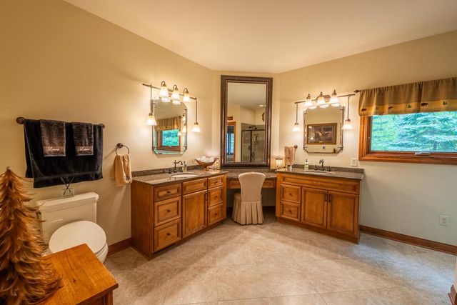 260 Glacial DRIVE, Slinger, WI 53086