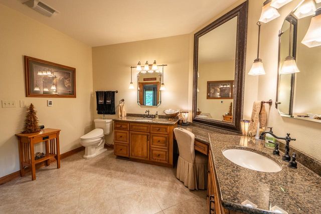 260 Glacial DRIVE, Slinger, WI 53086