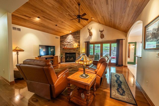 260 Glacial DRIVE, Slinger, WI 53086