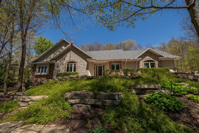 260 Glacial DRIVE, Slinger, WI 53086