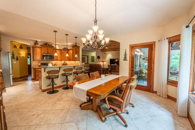 260 Glacial DRIVE, Slinger, WI 53086