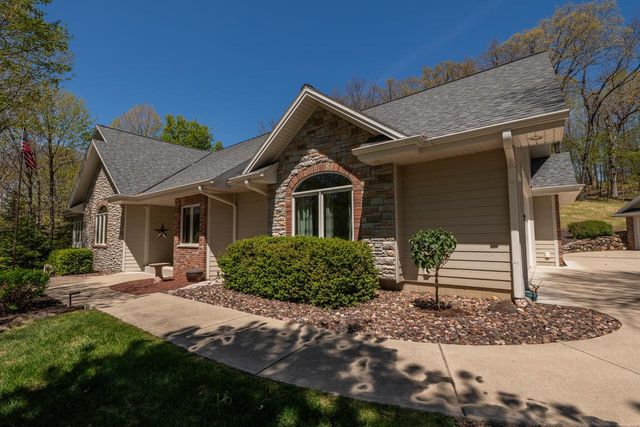 260 Glacial DRIVE, Slinger, WI 53086