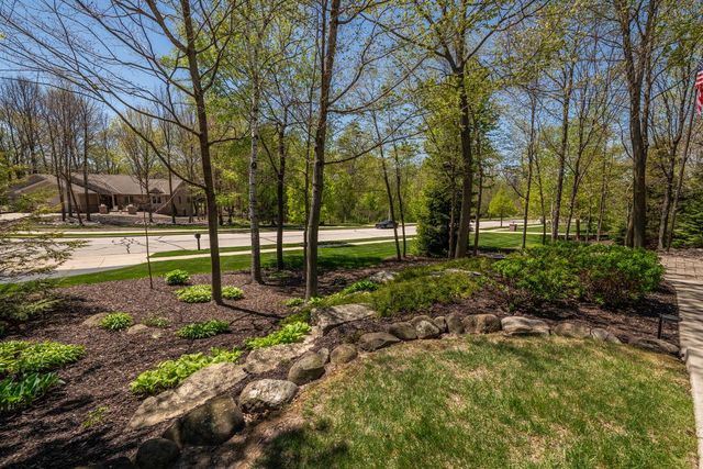 260 Glacial DRIVE, Slinger, WI 53086