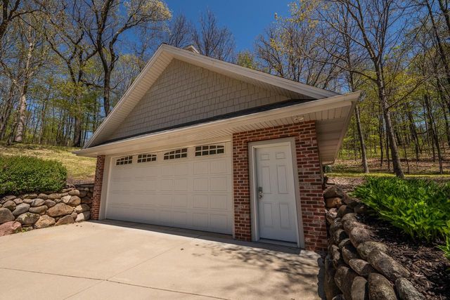 260 Glacial DRIVE, Slinger, WI 53086