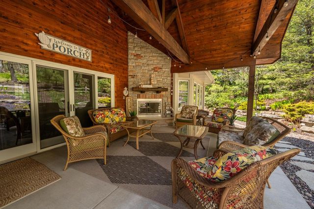 260 Glacial DRIVE, Slinger, WI 53086