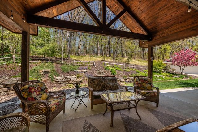 260 Glacial DRIVE, Slinger, WI 53086
