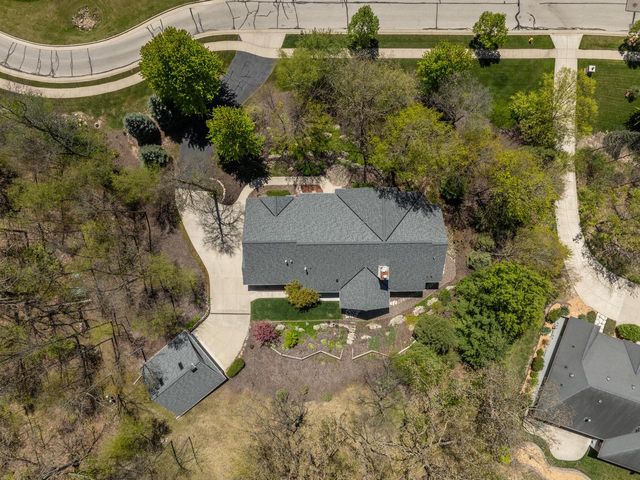 260 Glacial DRIVE, Slinger, WI 53086