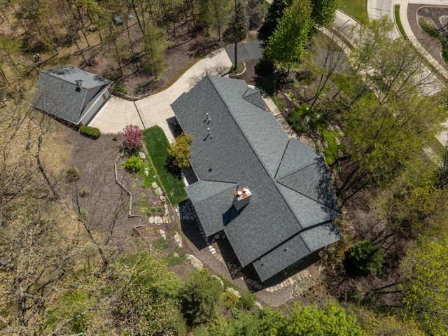 260 Glacial DRIVE, Slinger, WI 53086