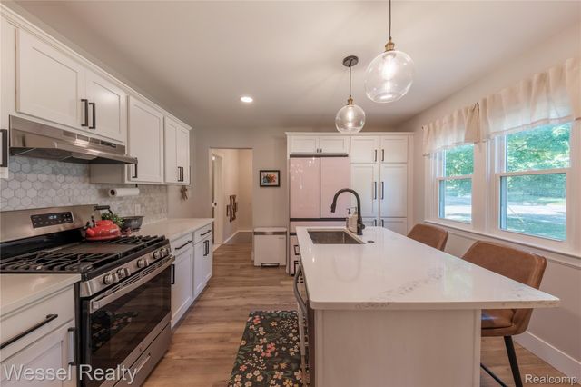 329 W Saint Clair Street, Romeo Village, MI 48065