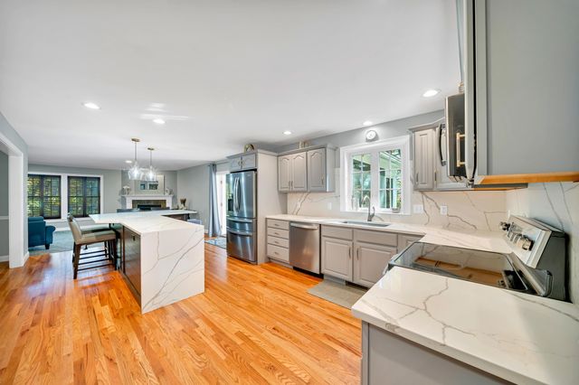 8 Stonewall Way, Newmarket, NH 03857
