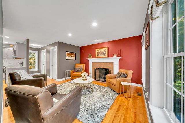 8 Stonewall Way, Newmarket, NH 03857