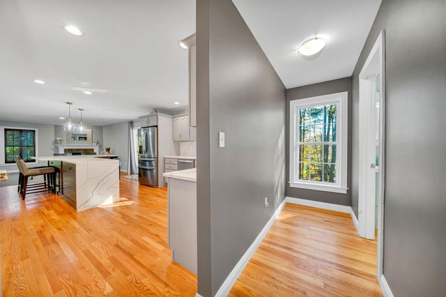 8 Stonewall Way, Newmarket, NH 03857