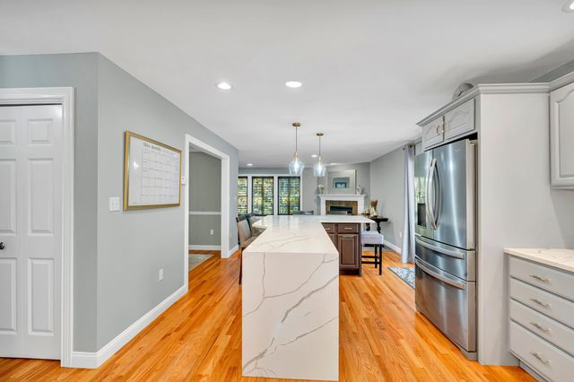 8 Stonewall Way, Newmarket, NH 03857