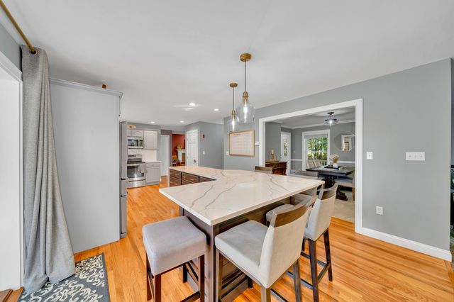8 Stonewall Way, Newmarket, NH 03857