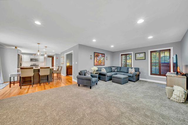 8 Stonewall Way, Newmarket, NH 03857