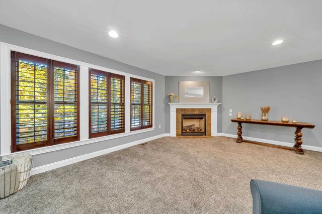 8 Stonewall Way, Newmarket, NH 03857