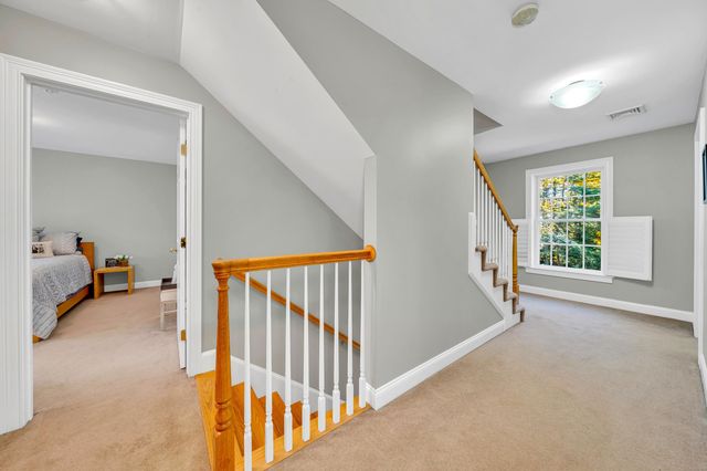8 Stonewall Way, Newmarket, NH 03857