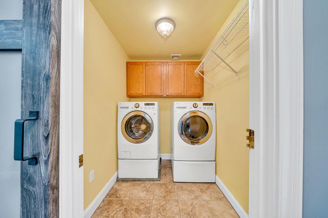 8 Stonewall Way, Newmarket, NH 03857